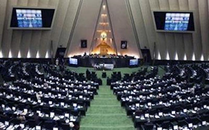 Iran’s parliament to grill Ahmadinejad on currency
