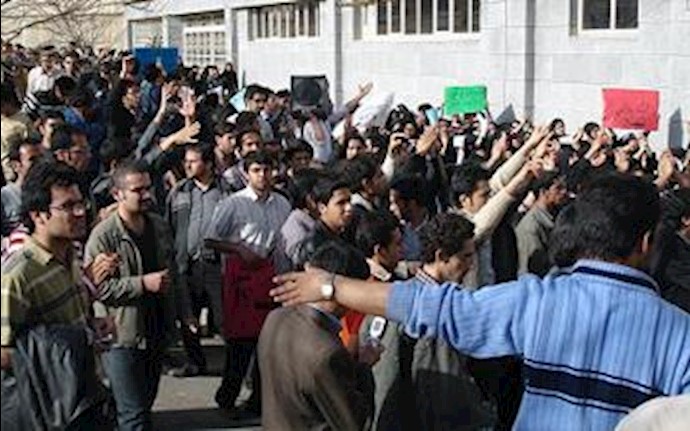 Shiraz University students protest restrictions, poor campus conditions