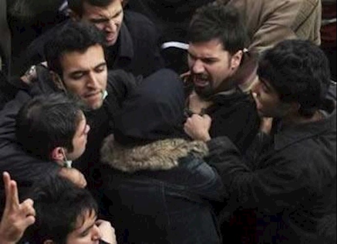 Iran: college students clash with regime agents