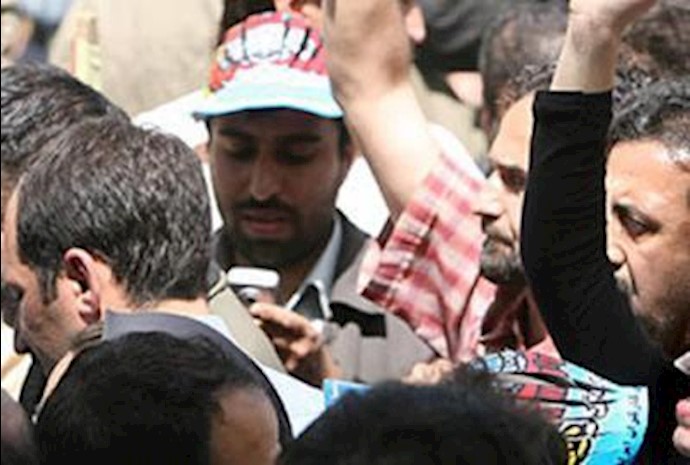 Anti-government protest near Isfahan Anti-government protest near Isfahan