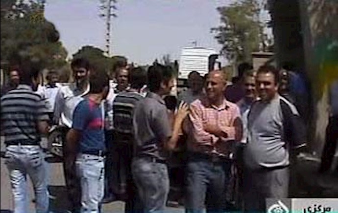 Over 2,000 Iranians protest outside mullahs’ Majlis