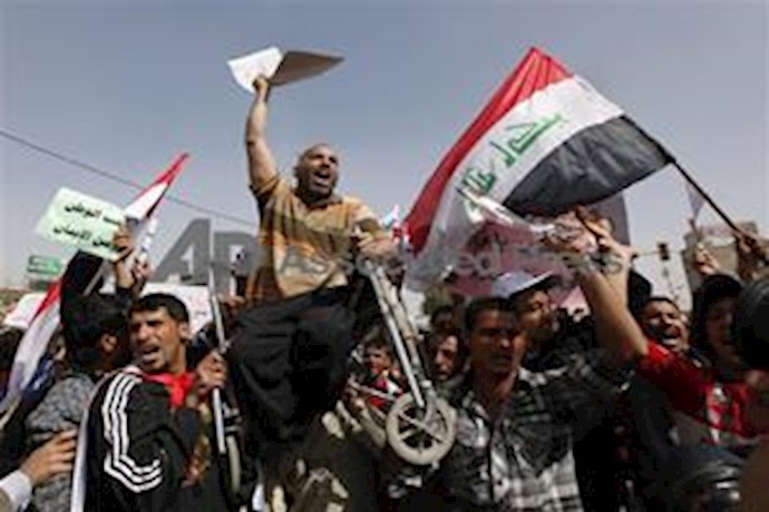 Tens of thousands demonstrate demanding Maliki quit