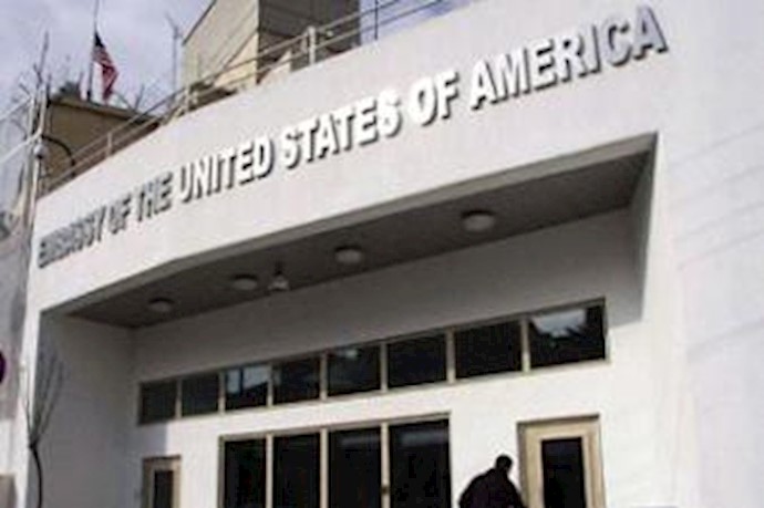 US closes embassy in Syria, pulls out diplomats