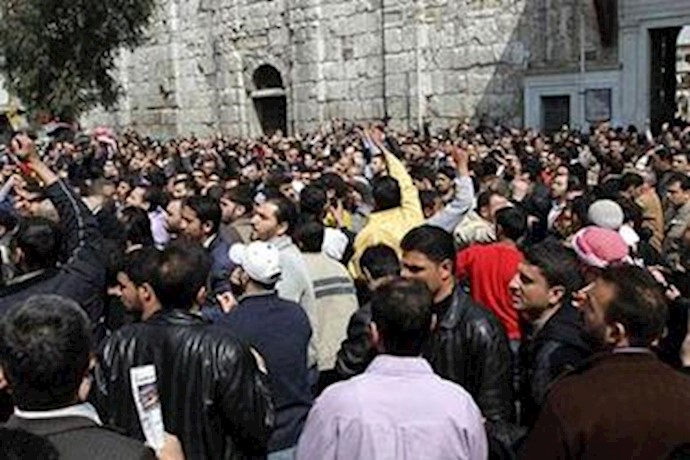 Protesters rally in central Damascus: video