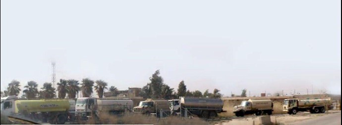  'water tankers waiting in queue to get water'