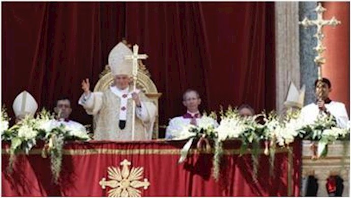 Pope marks Easter with call for end to violence in Syria