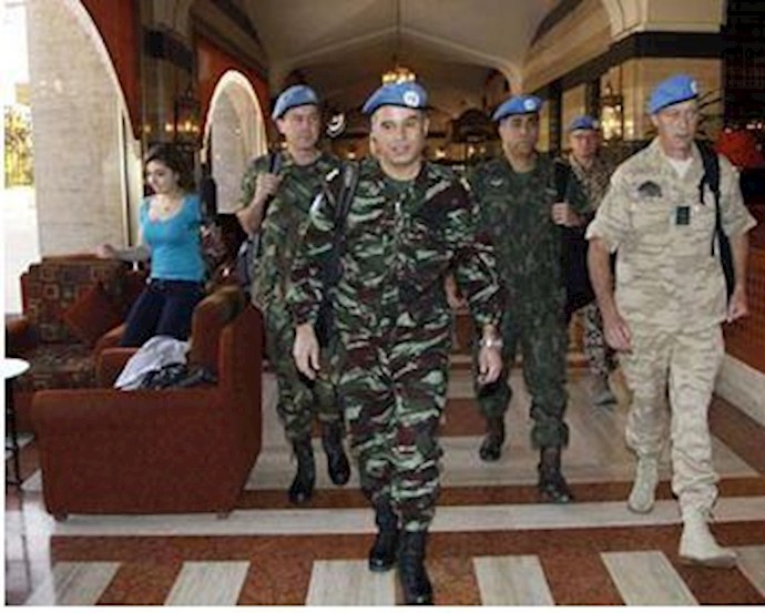 Syrian Clashes Continue as UN Monitors Begin Mission