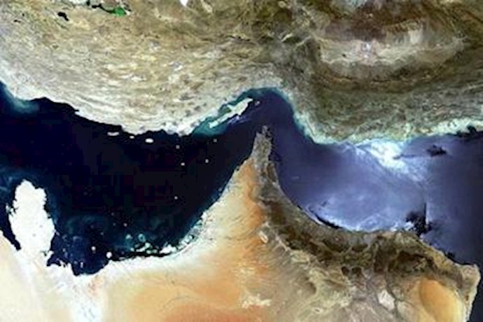 Iran renews oil blockade warning