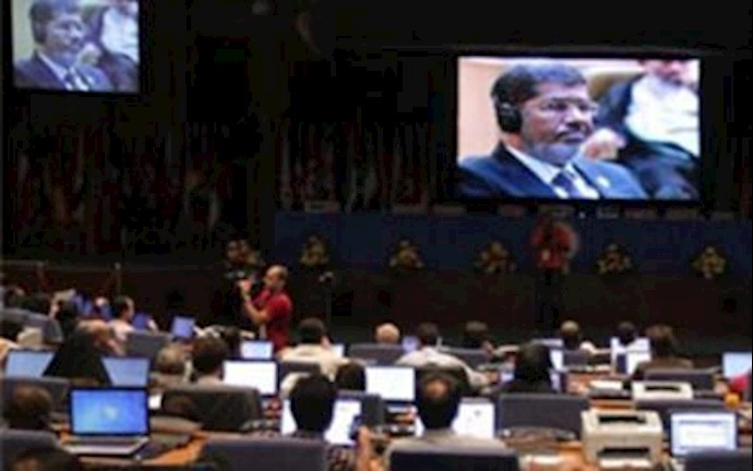Egypt leader slams Syrian regime during Iran visit