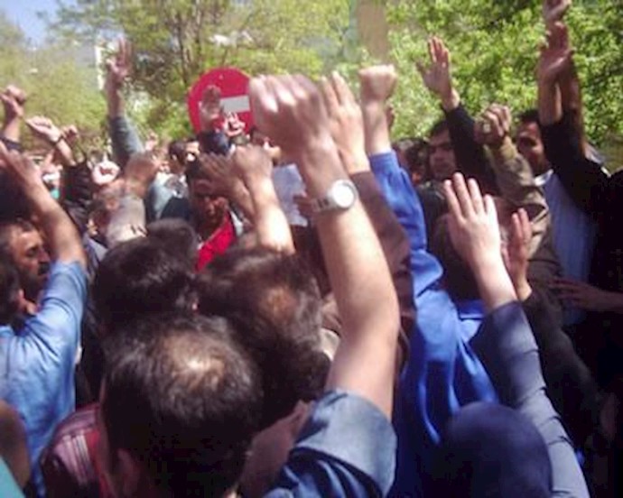 Iran: plastic company workers in Sanandaj stage protest, demand unpaid salaries