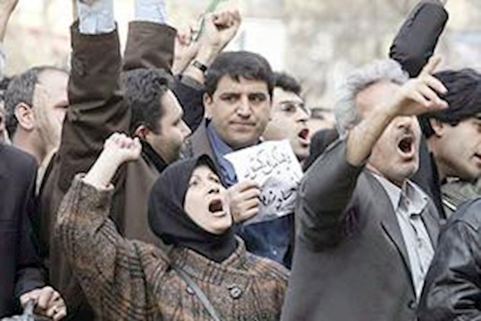 Kindergarten teachers protest outside Majlis in Tehran