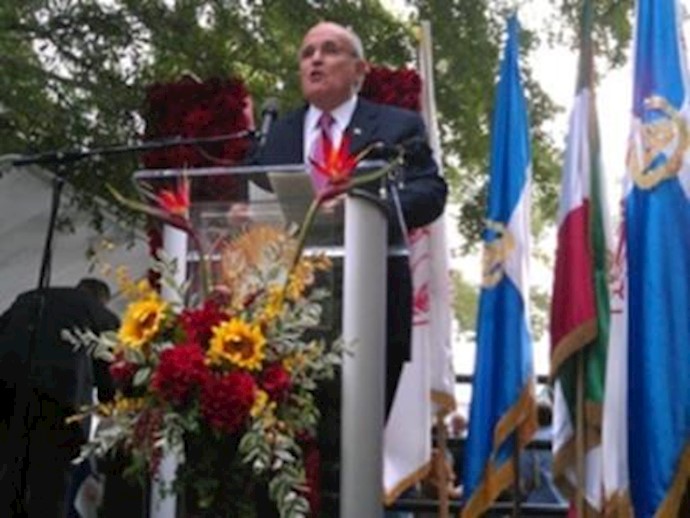 Giuliani to protesters near UN: Obama administration ‘betrayed’ people of Iran