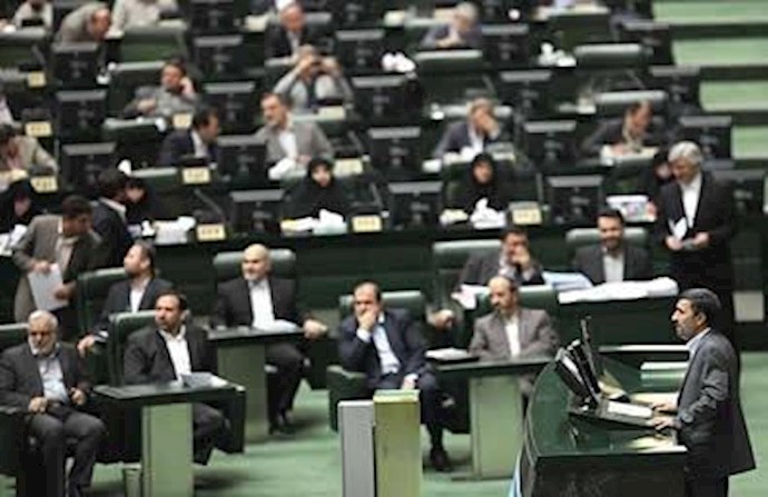 Ahmadinejad’s future speech in Majlis turns into factional dispute