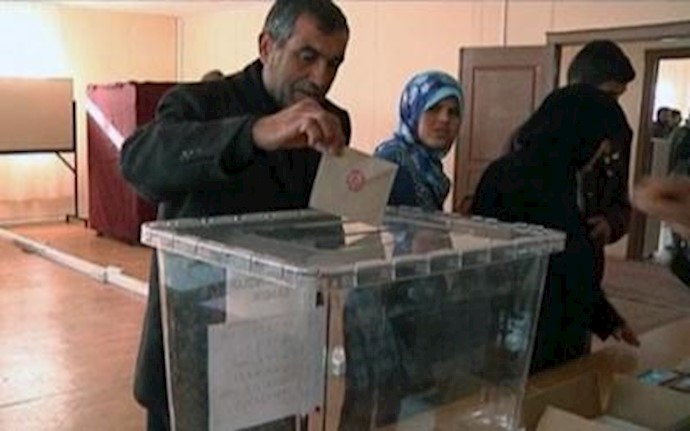 In first touch with democracy, Syrian refugees vote in Turkey