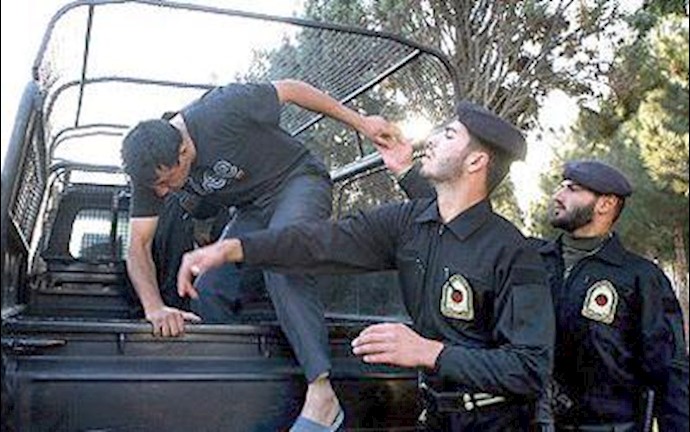 Iran: repressive police attacks youths in Ahvaz