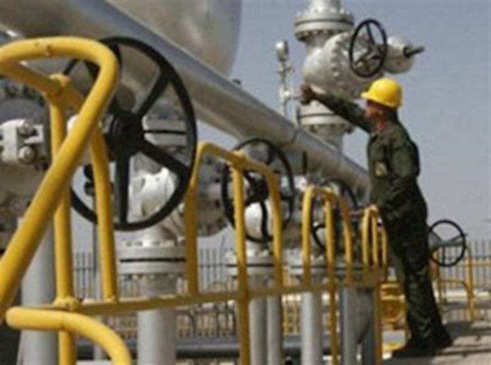 Iran: Construction workers at Abadan oil refinery protest layoffs