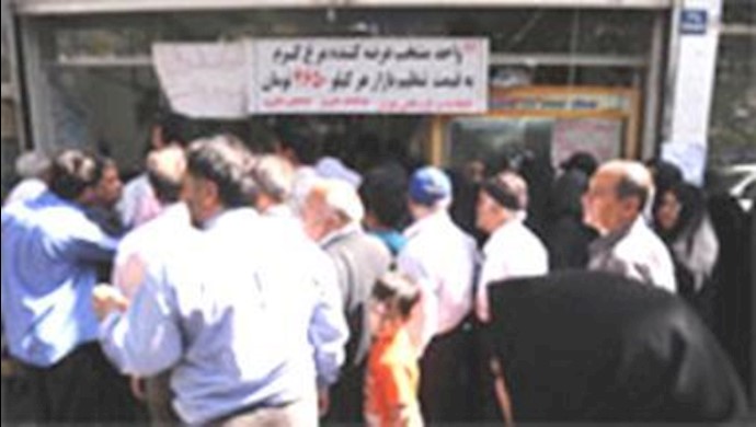 Iran: Workers in Saveh (central Iran) stage four-day long protest