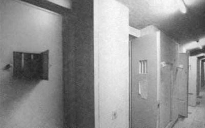 Four political prisoners on hunger strike in Iran prison
