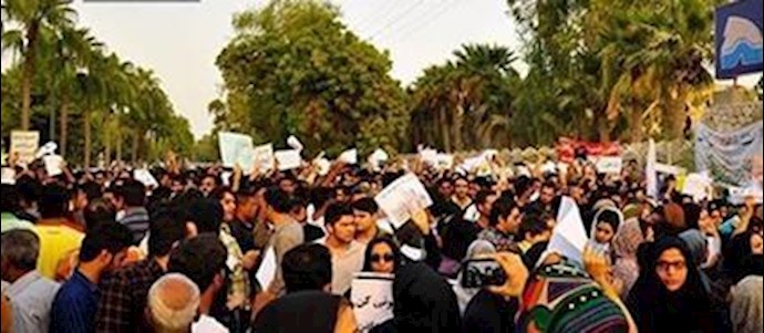 Over a thousand people stage gathering in southern Iran port city
