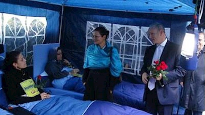 British lawmaker visits Iranian opposition hunger strikers in London