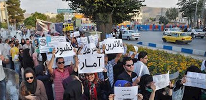 Arak residents stage 18th week of demos