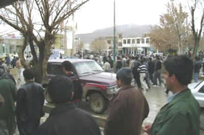 Iran Kurdistan: Marivan residents rally and protest murder of girl student
