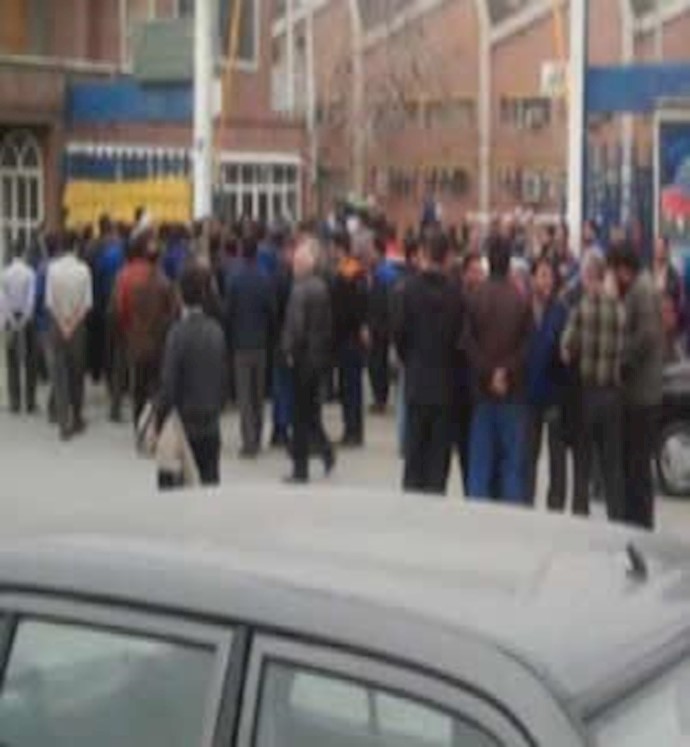 Oil company contract workers stage protest in major port city in southern Iran