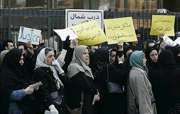 Teachers rally against Rouhani’s deceitful claims Teachers rally against Rouhani’s deceitful claims