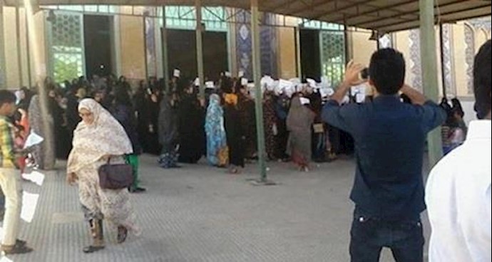 Bandar Abbas residents continue protests despite unofficial martial law