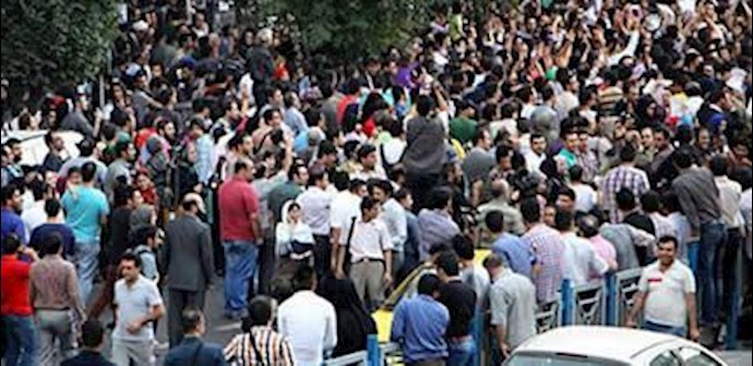 Youth murdered by IRGC in west Iranian town, people launch strikes