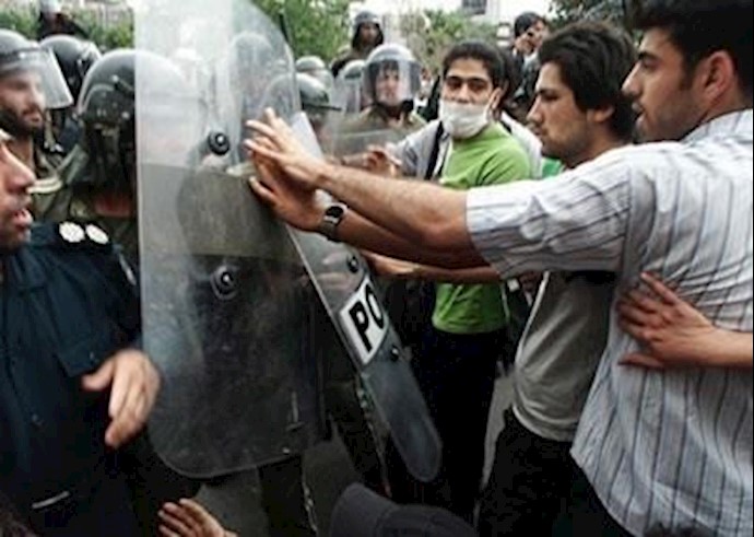 Youths in Tehran clash with mullahs’ repressive security forces