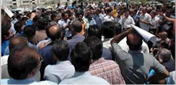 Protests, gatherings and clashes in the capital Tehran and other cities