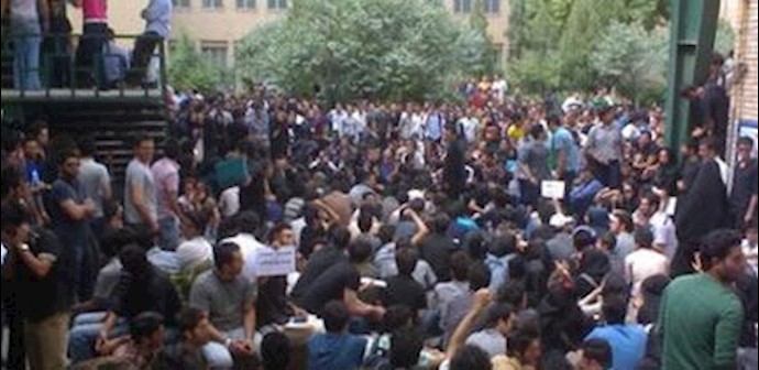 Iran: Students call for protest day against regime’s ‘tyranny’