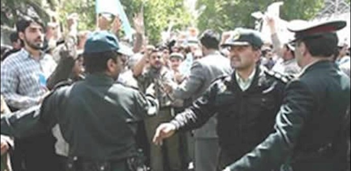 Iran: protests in major cities of Yazd and Isfahan