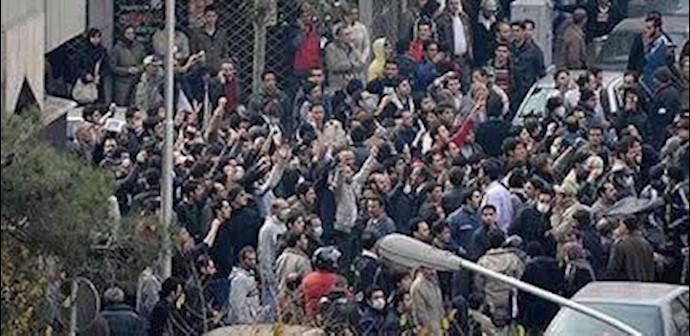 Continuing student protests in Tehran universities Continuing student protests in Tehran universities
