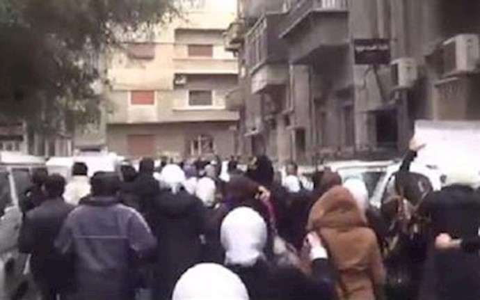 Syrian youths defy regime, protest in Damascus