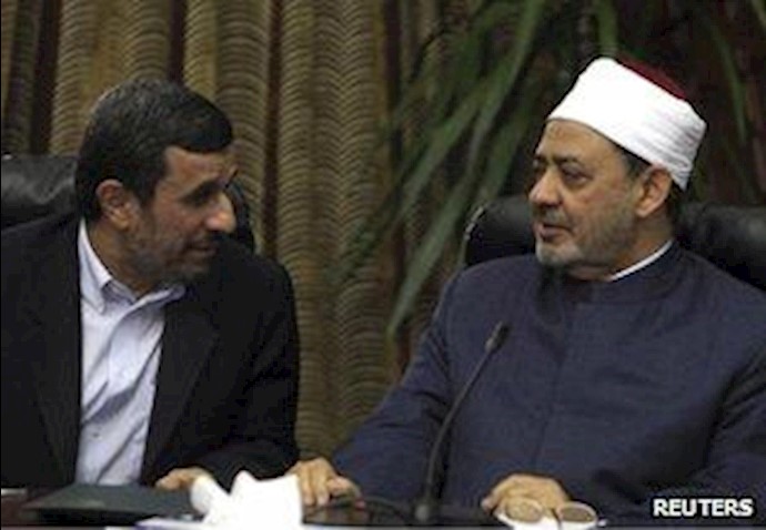Iranian leader Ahmadinejad targeted with shoe in Egypt