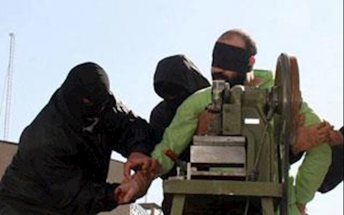 Iranian regime sentences a man to amputation of four fingers, lashes