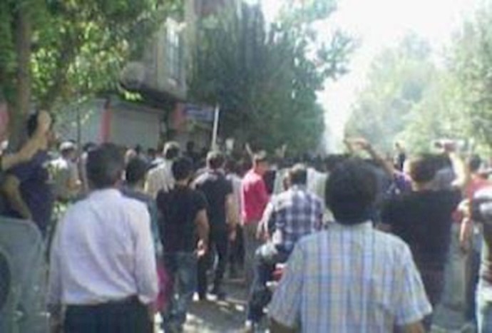 Iranian youths in city near Isfahan protest appointment of new governor