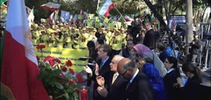 Le Monde: demonstrators in New York say Rouhani is a murderer