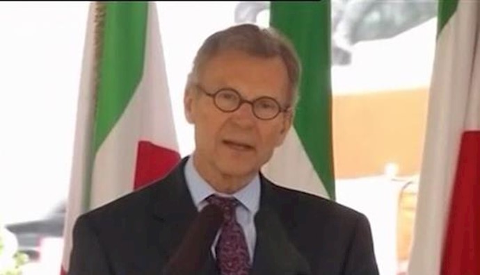  'Senator Tom Daschle'