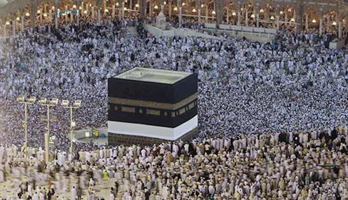 Muslims Celebrate Eid al-Adha, piligrams stone devil at Haj