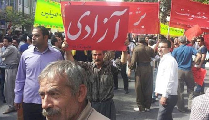 Iran: residents of Sanandaj, western Iran call for freedom, liberty