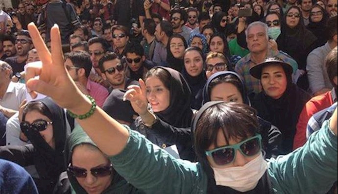 Iranians protest over acid attacks on women