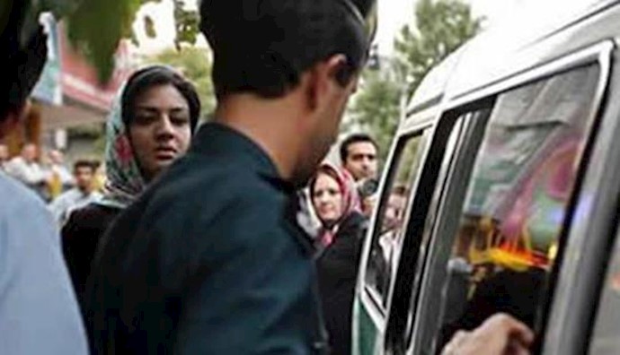 Iran: Young couple were saved by the people