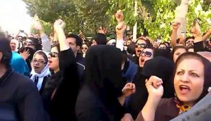 Iran: women of Isfahan once again demonstrate against acid attack by the regime affiliated mobs