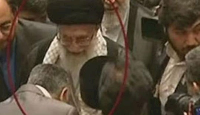  'Badr group head Hadi al-Ameri kissing Khamenei hand'