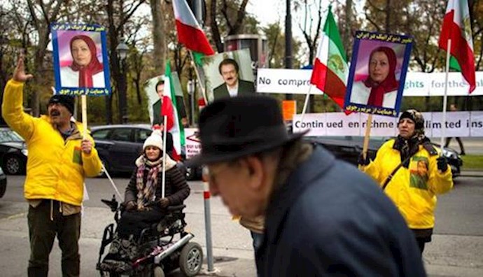 Vienna: Iranians demonstrate against bad deal with Iran