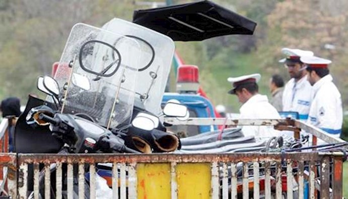 Tehran: youth clashing with suppressive security force