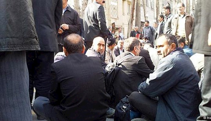 Iran: Protest gathering in front of the Parliament